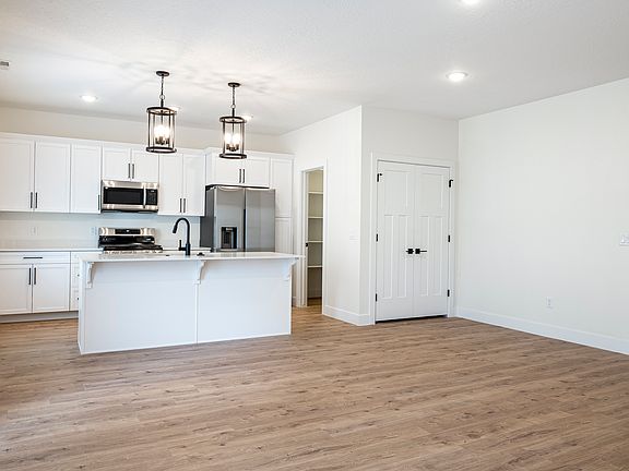 5th image of 2875 Cody Dr
