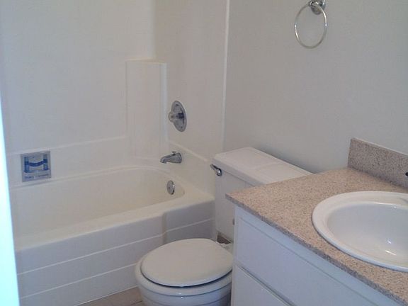 5th image of 1512 Oakdale Ave APT 2
