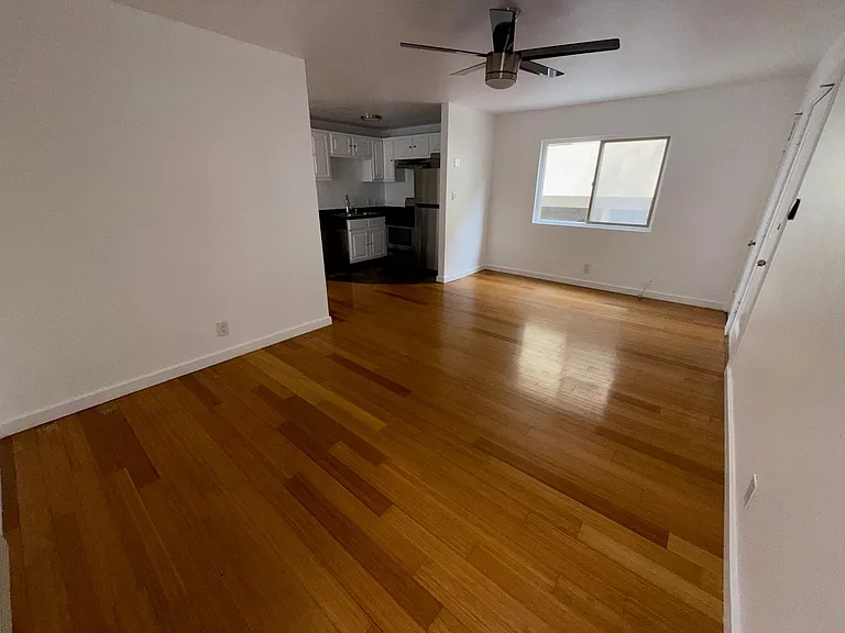 1915 Grace Ave #8 — Photo 6