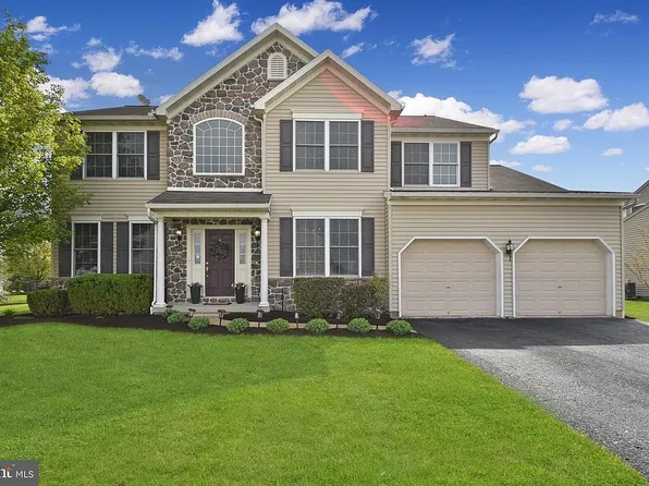 470 Sweetwater Dr, Palmyra, PA 17078