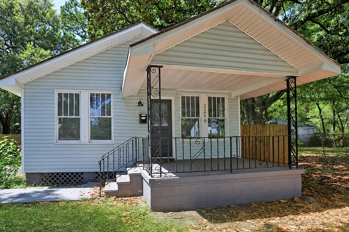 2 bed, 744 sqft, $1,700 — Photo 2
