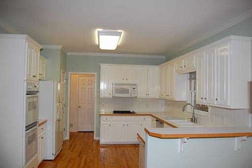 3rd image of 703 Greenway Trce
