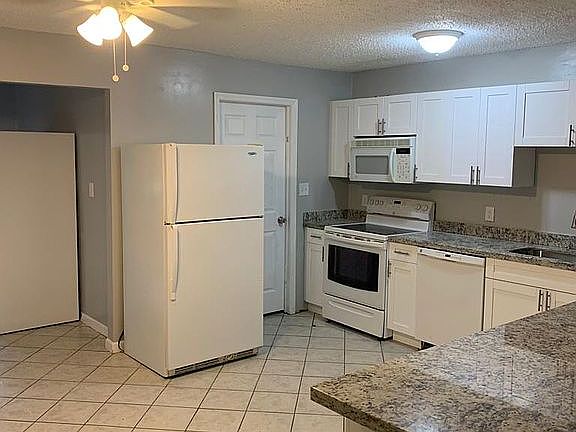 3rd image of 5109 Eastwood Dr APT B