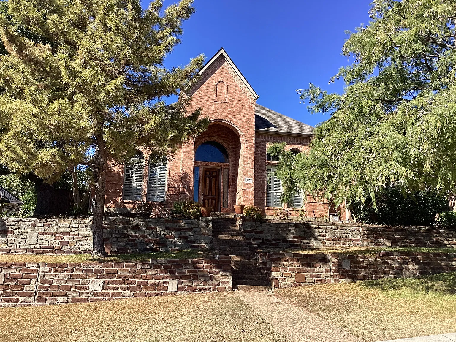 5 bed, 3845 sqft, $3,995 — Photo 2