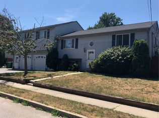 33 Aspen Way, Warwick, RI 02886