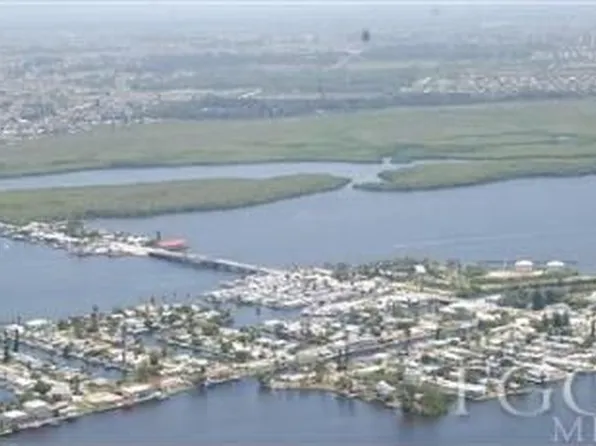 4898 Pine Island Rd NW, Matlacha, FL 33993