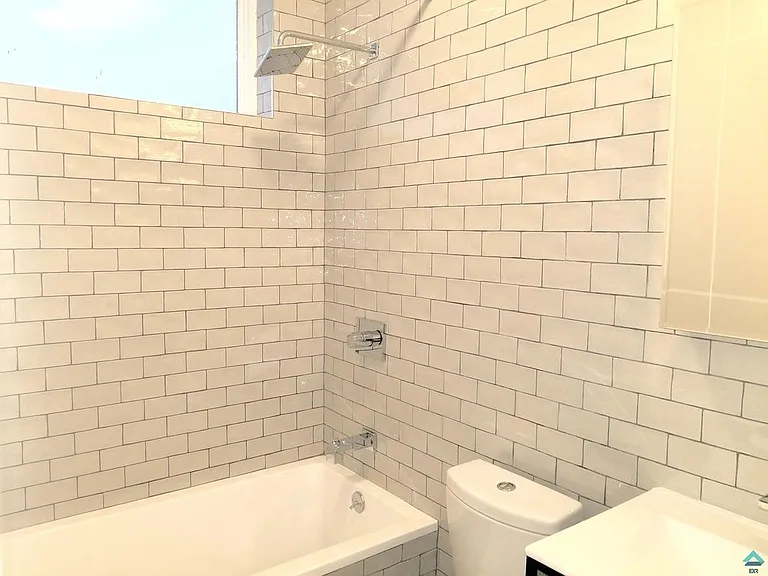 1816 Gates Ave #2AA — Photo 11