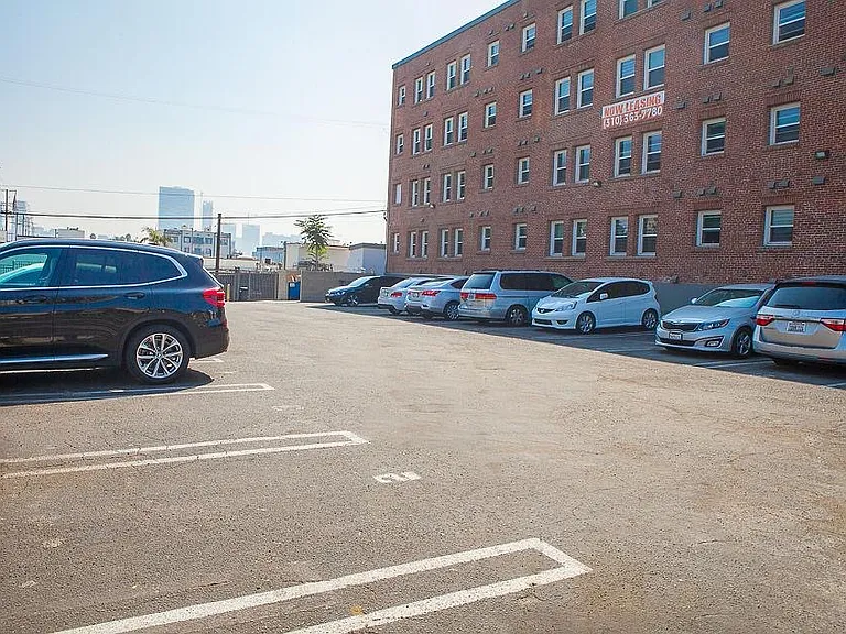 Grand View Apartments — Photo 40