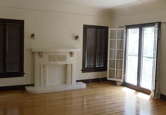 2nd image of 170 N Sycamore Ave