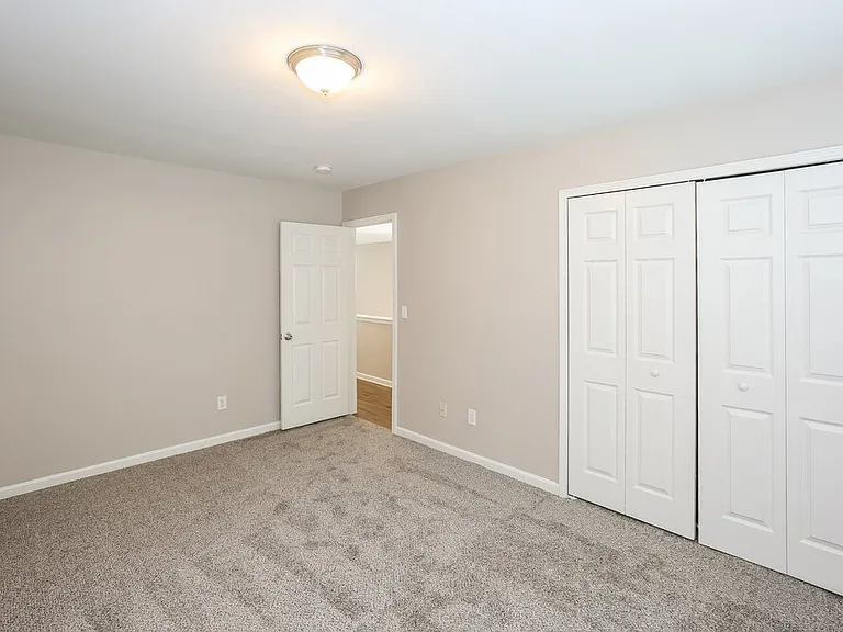 4712 Abercromby St — Photo 12