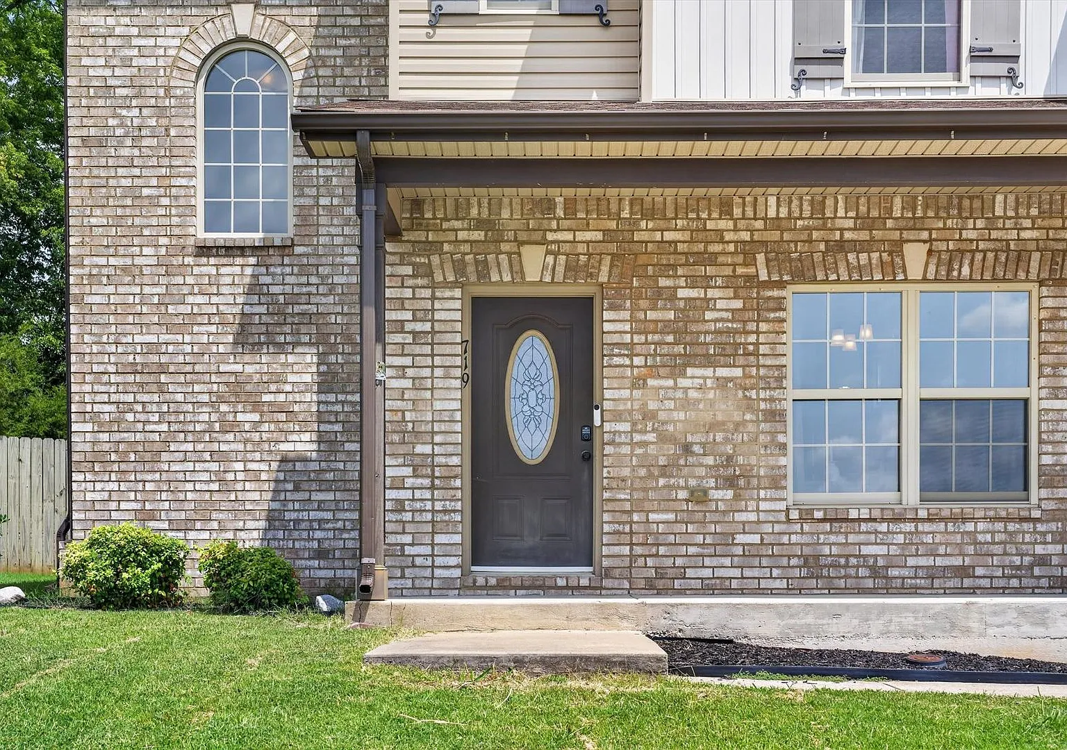 4 Bedroom 3 Bath Home With Bonus Room For Rent! — Photo 4
