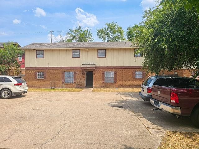 1st image of 2405 Jaguar Dr #D