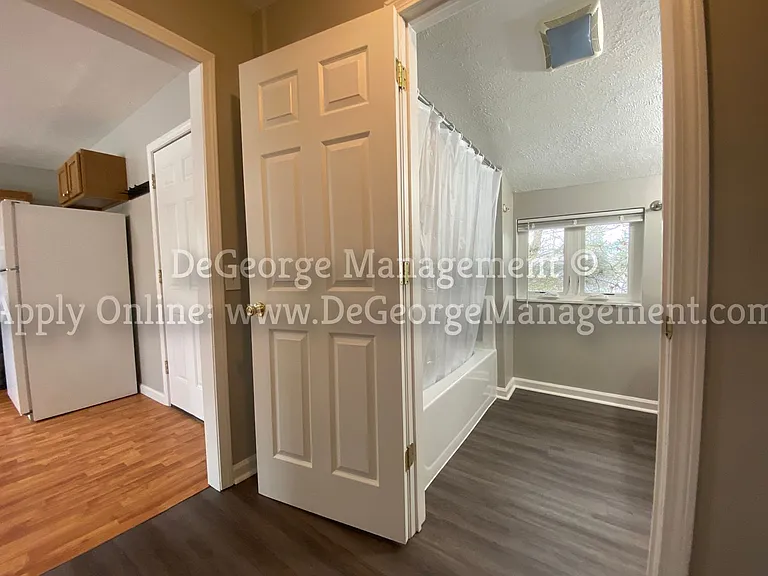 Burdick Estates Apartments — Photo 23