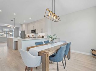 17 E Creekstone Dr SW, Calgary, AB T2X 4Y2