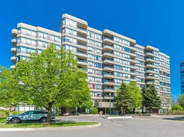 81 Townsgate Dr #Penthouse 208, Vaughan, ON L4J 8E6