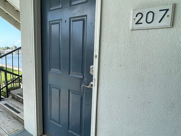 3rd image of 1490 Harbor Dr Unit 207
