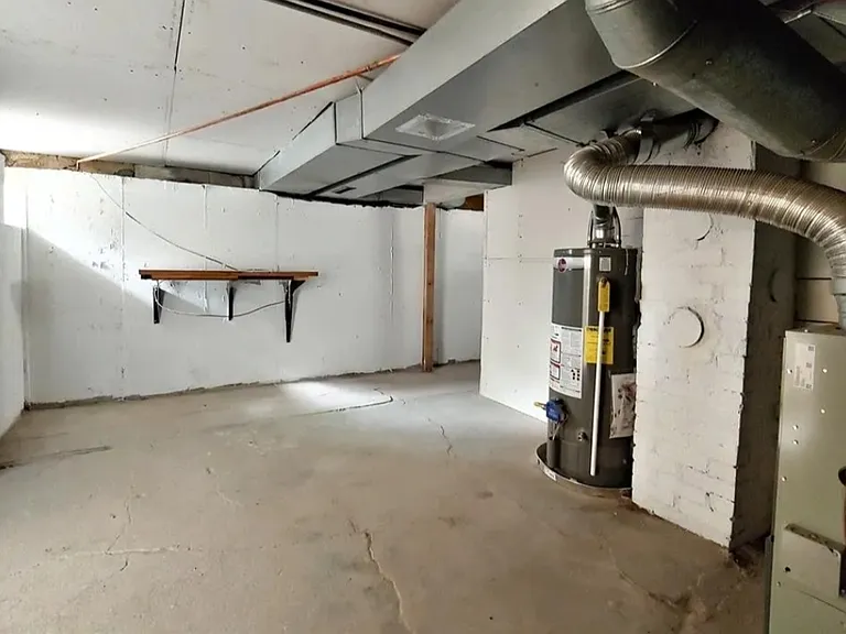 629 E Maple St — Photo 24