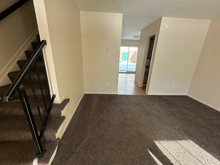 Pleasant Valley Apartments — Photo 36