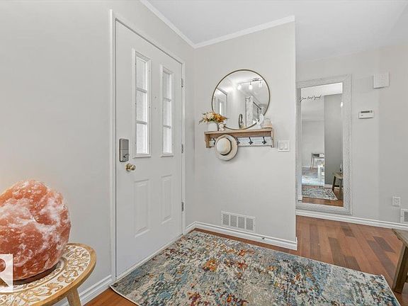 2nd image of 5507 102a Ave NW