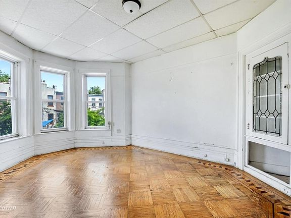 5th image of 205 Lefferts Ave