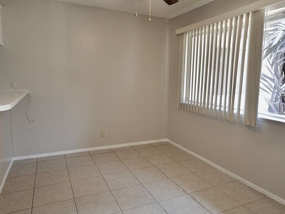 4th image of 1401 E Chapman Ave