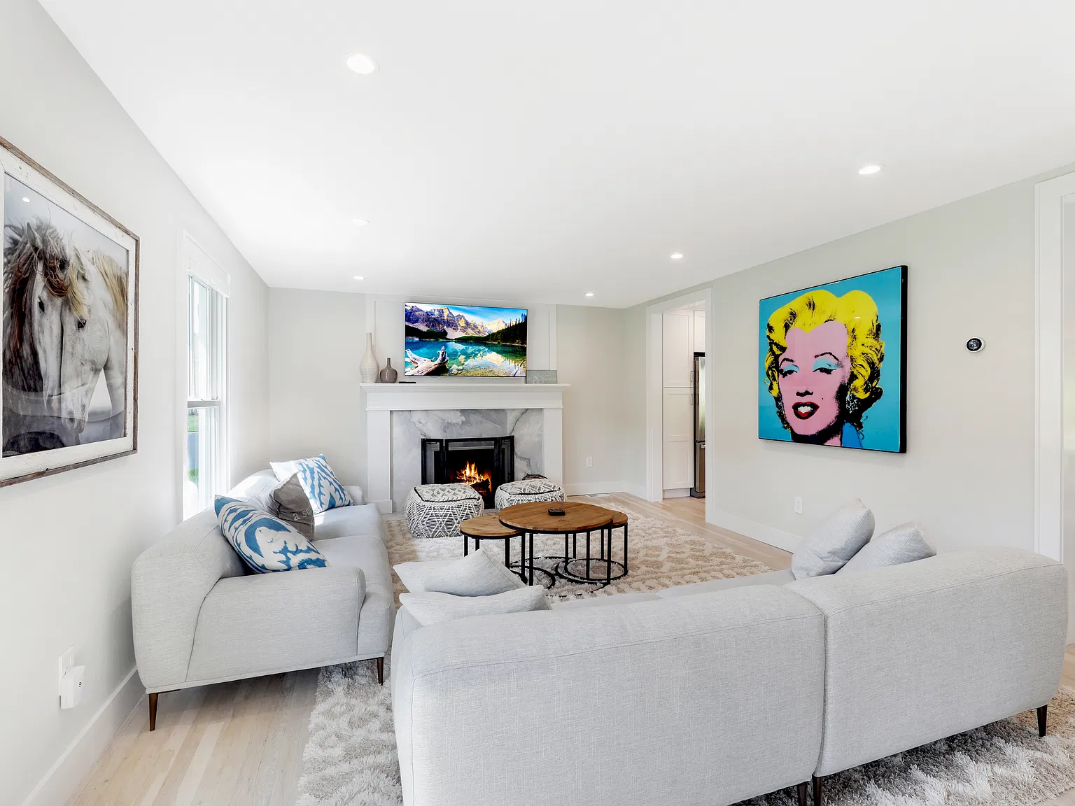 Beautiful Renovated Cape South Of The Highway — Photo 4