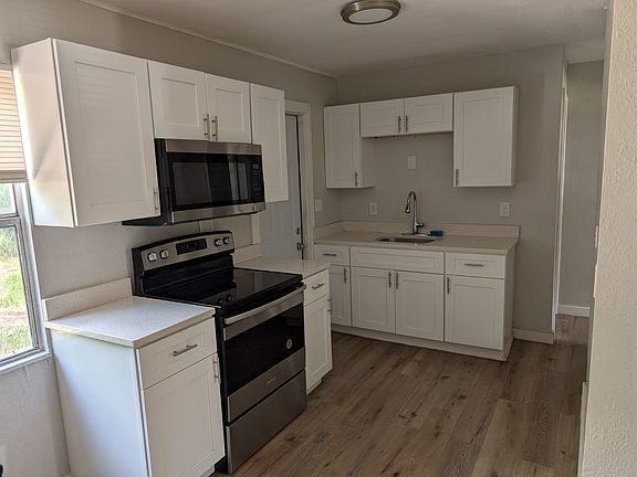 3rd image of 3913 10th Ave S