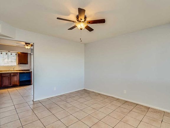 4th image of 945 E Desert Dr