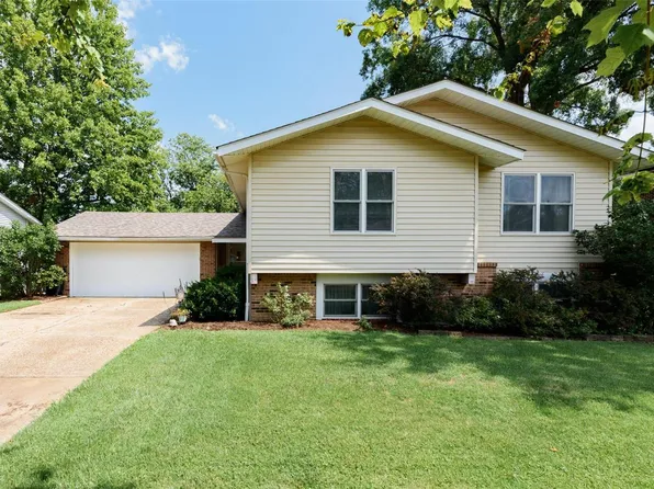 2327 Glenrich Dr, Saint Louis, MO 63129