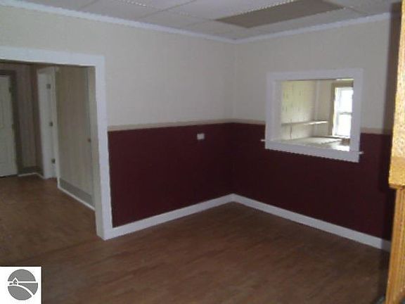3rd image of 134 Ames St