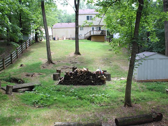 3rd image of 4833 Honeysuckle Blvd