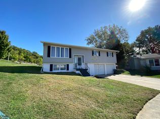304 34th Pl, Fort Madison, IA 52627