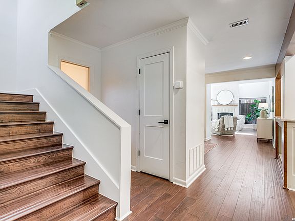 4th image of 8123 N New Braunfels #F