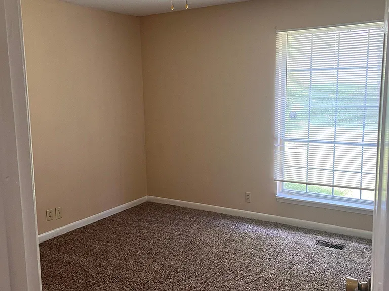 1806 E Mansfield Dr — Photo 17