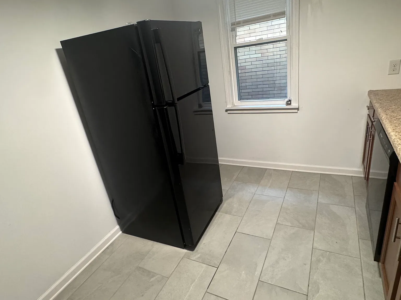 3 bed, $2,000 — Photo 2