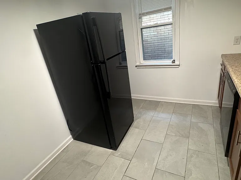 419 N Craig St #2 — Photo 2