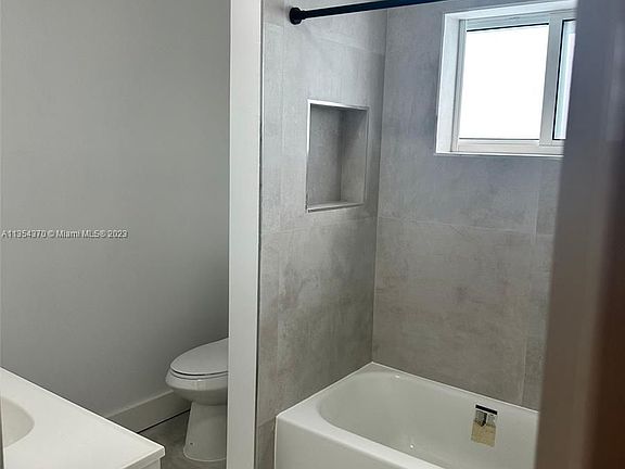 3rd image of 3970 SW 58th St Unit 3