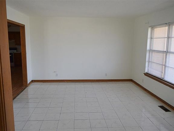 3rd image of 508 Cottonwood Ln