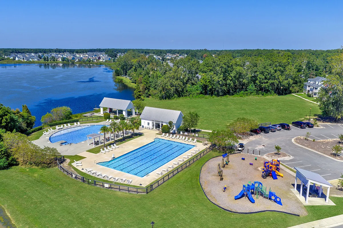 Building Photo - HARMON Foxbank by Crescent Communities