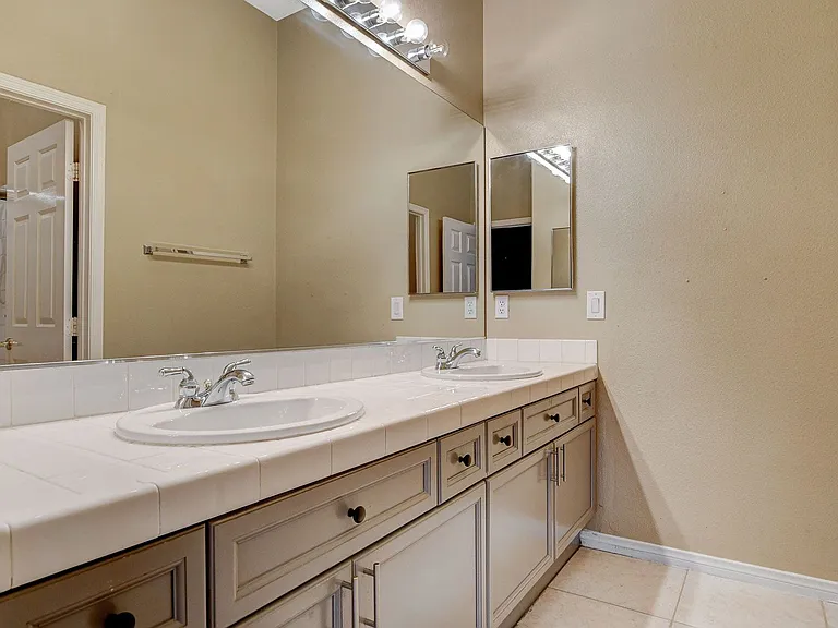 4737 Stavanger Ln — Photo 37