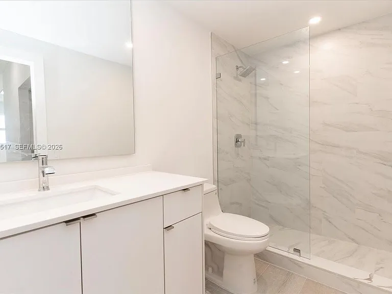 185 SE 14th Ter #2307 — Photo 10