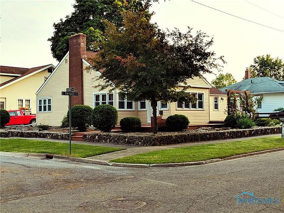 3rd image of 320 Snyder St