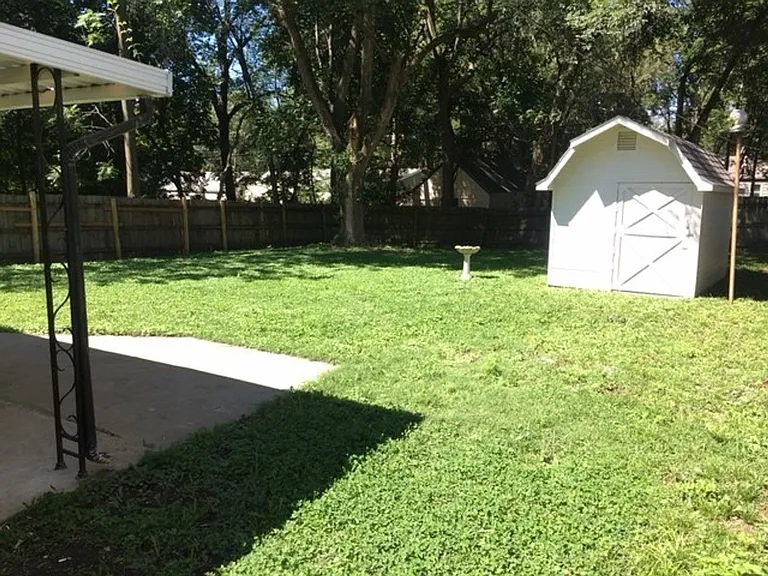 8410 Summit St — Photo 2