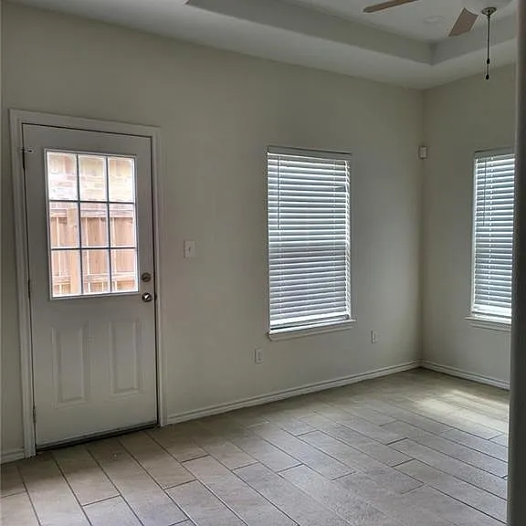 5600 Nightingale Ave #7 — Photo 5