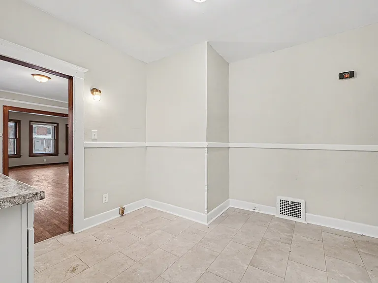4584 Vancouver St — Photo 8