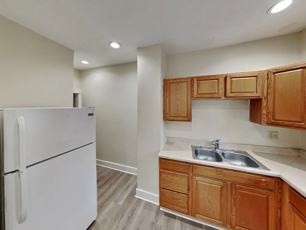 6 bed, 1148 sqft, $3,390 — Photo 3