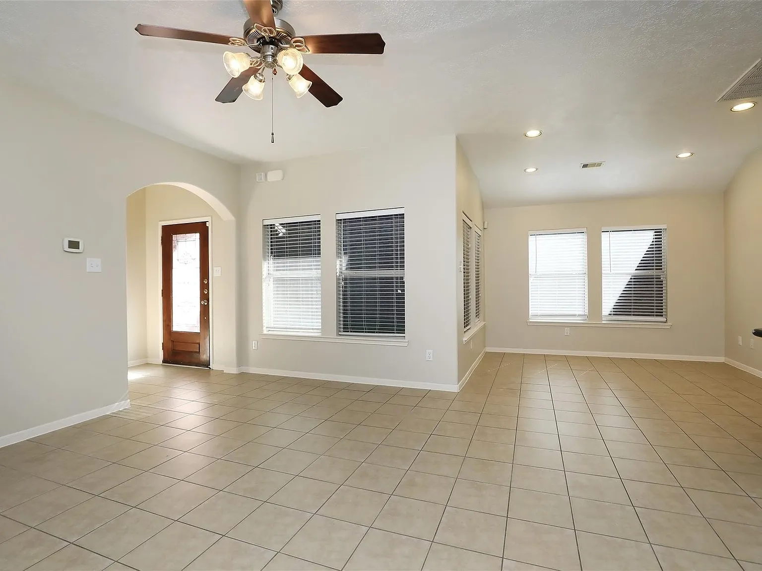 3 bed, 2.0 bath, 1454 sqft, $1,800 — Photo 4
