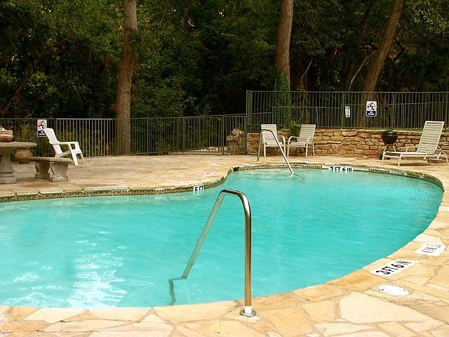 Parkwood Creek Community Swimming Pool