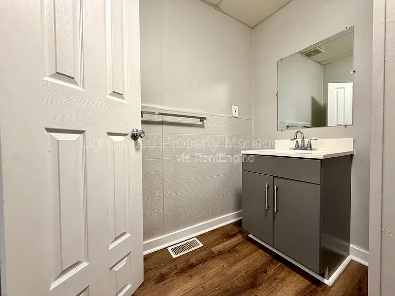 1011 Quarry Ave NW — Photo 4
