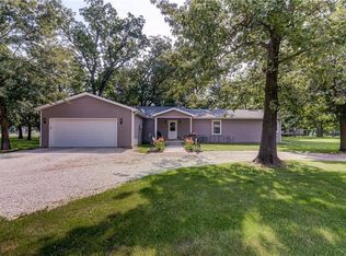 445 S Wyckles Rd, Decatur, IL 62522